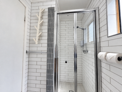 Queen shower