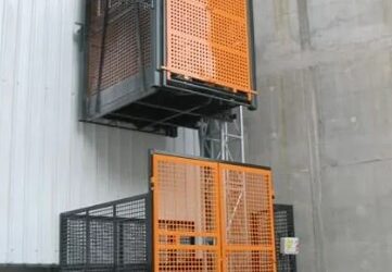 Licence to operate a personnel and materials hoist
