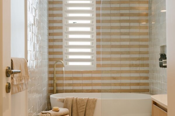 TBACApartmentsBathroom1BRC