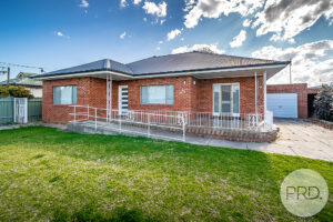14 Inglis Street, Lake Albert, NSW 2650