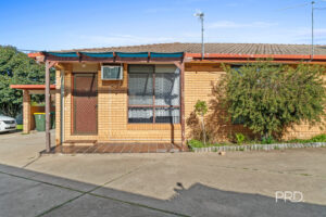 4/5 Borneo Place, Ashmont, NSW 2650