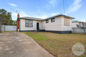 16 Doyle Avenue, Mount Austin, NSW 2650
