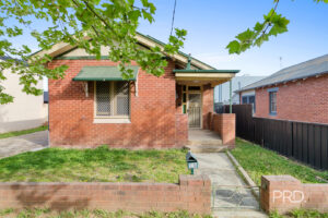 12 Crampton St, Wagga Wagga, NSW 2650